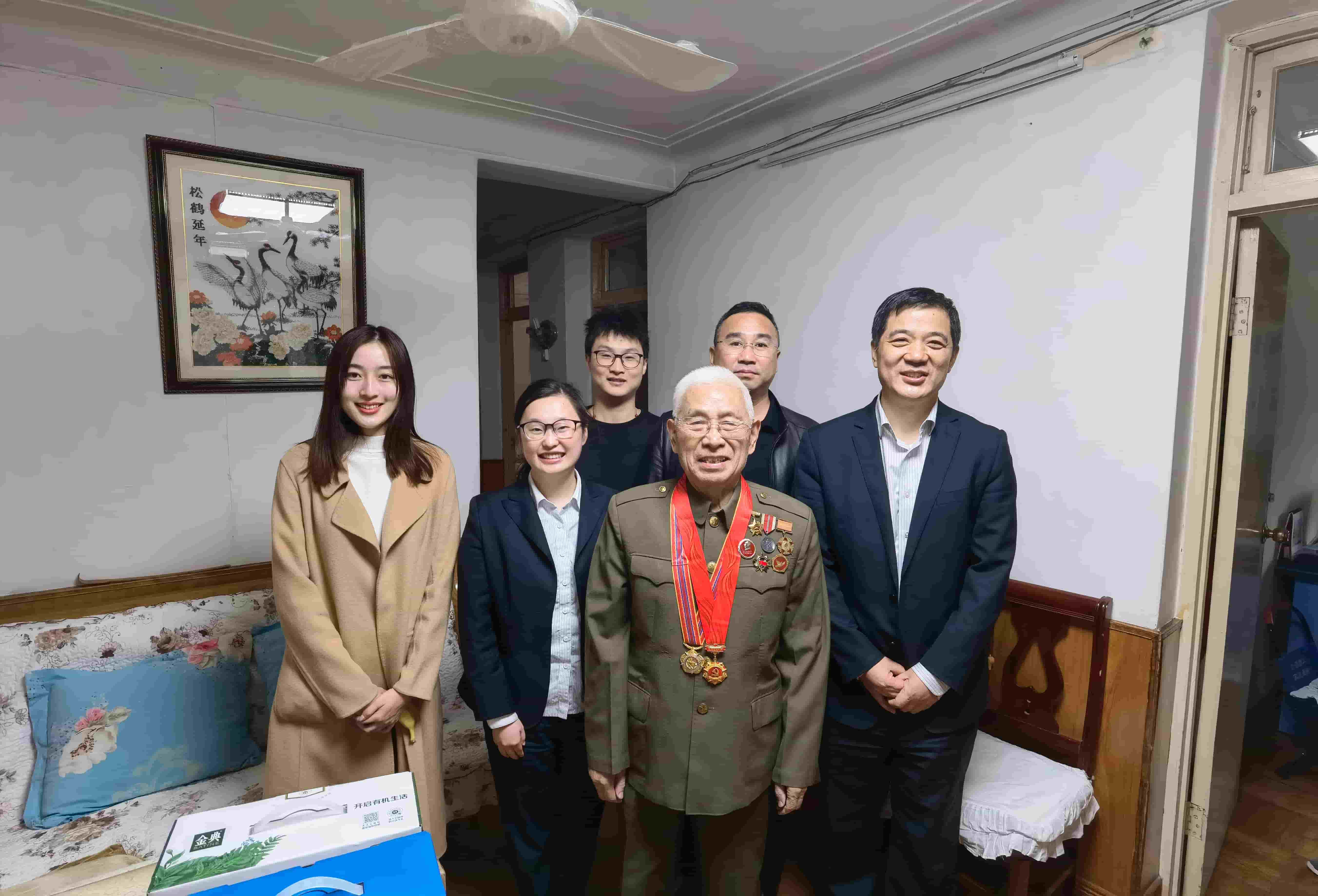 freecompress-2021年11月19日，東華科技聯(lián)合合肥市軍隊(duì)離退休干部第四干休所黨支部，看展“憶黨史、悟初心、擔(dān)使命”主題活動(dòng)